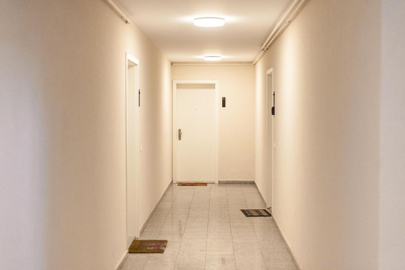 Apartment With Free Parking Near Coresi Mall By Mm Host *