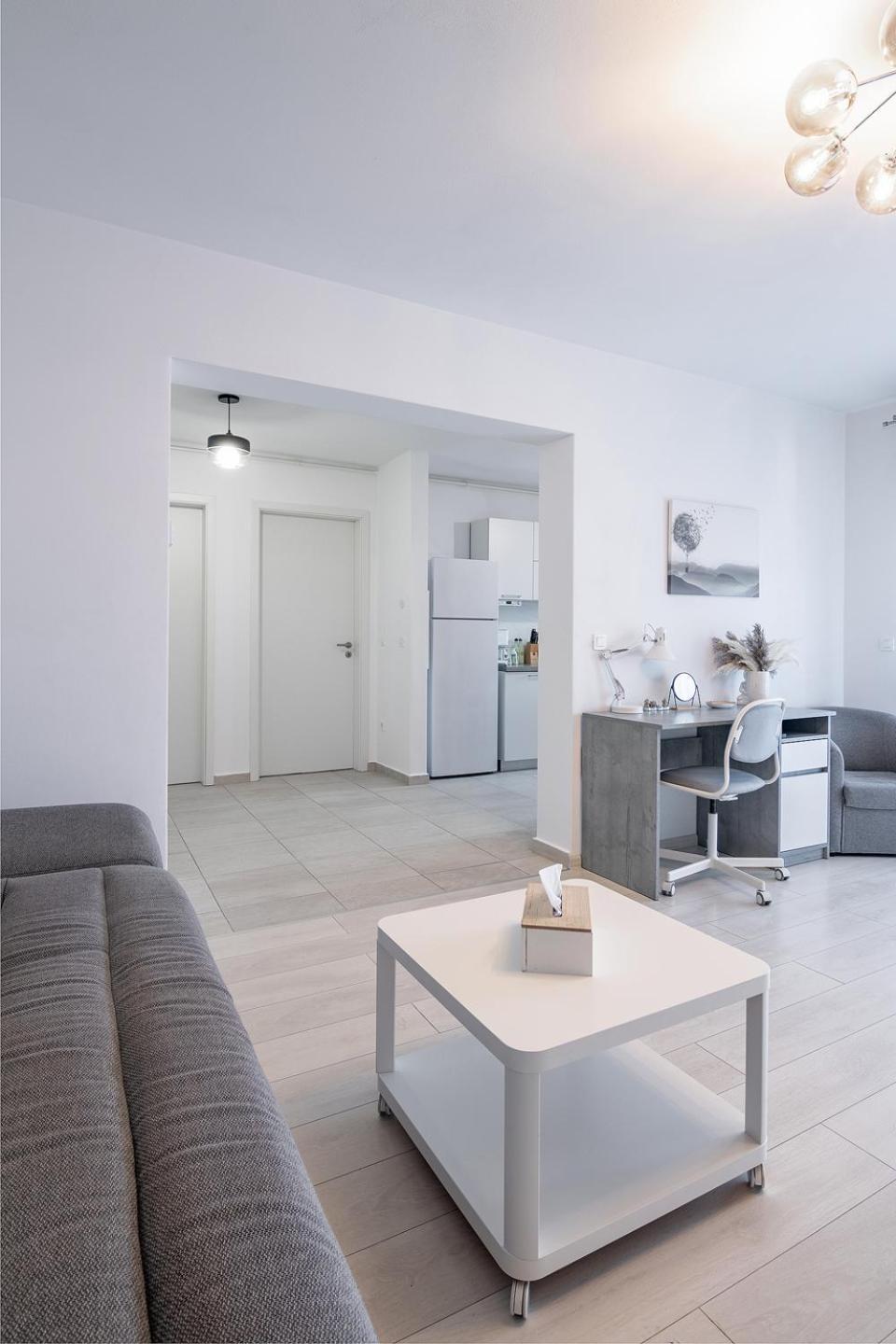 With Free Parking Near Coresi Mall By Mm Host Apartment