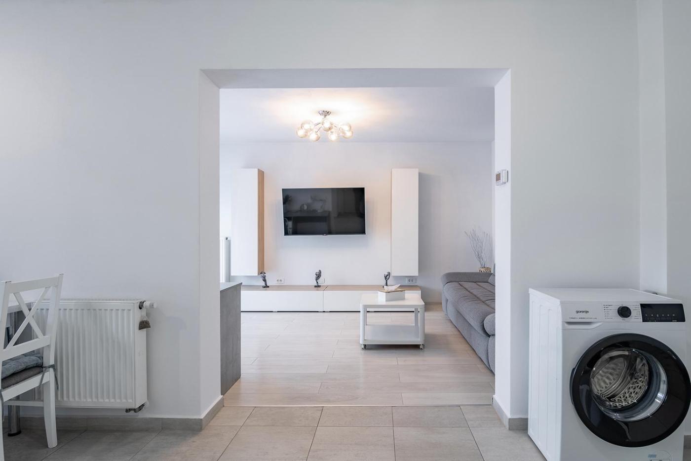 Apartment With Free Parking Near Coresi Mall By Mm Host Brașov
