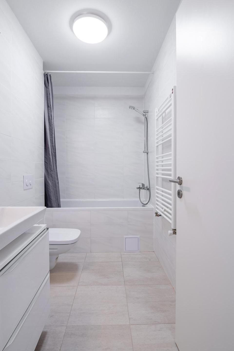 Apartment With Free Parking Near Coresi Mall By Mm Host
