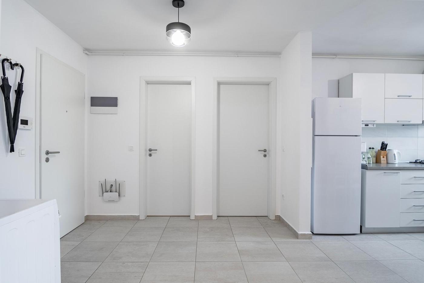 Apartment With Free Parking Near Coresi Mall By Mm Host *