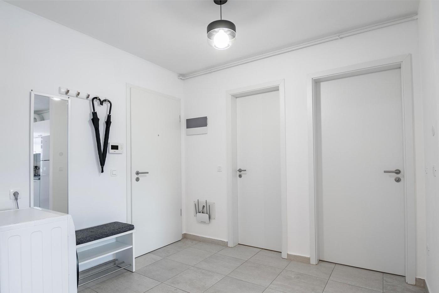 With Free Parking Near Coresi Mall By Mm Host Apartment *